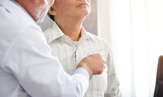 Rozpoznajte zápal priedušiek od bežného prechladnutia